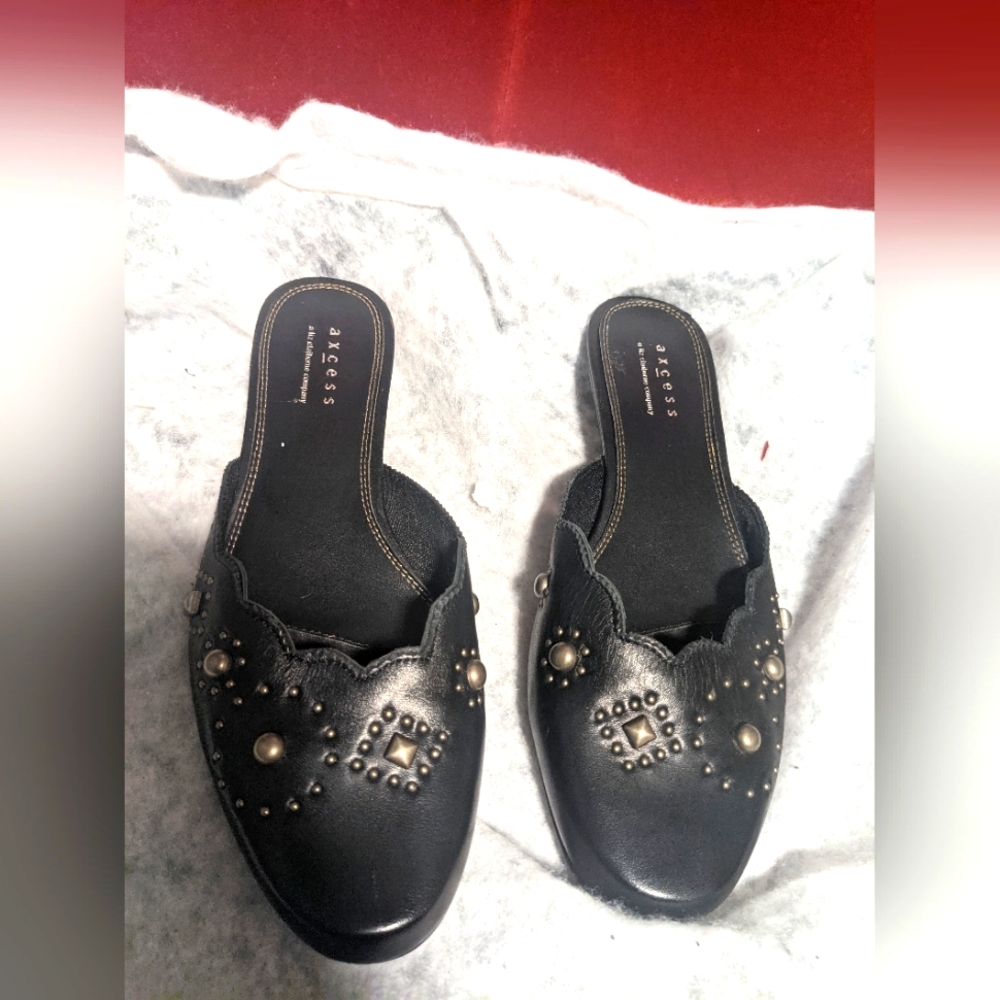 Axcess, by Liz Claiborne, Women's Size 10, black studded flats